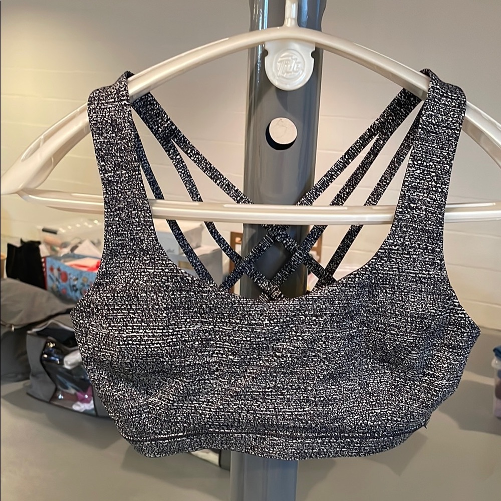 Lululemon women’s free to be serene bra